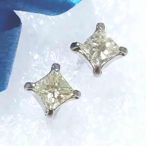 新品プラチナＰｔ900天然ダイヤモンドピアス　計0.24CT 3番