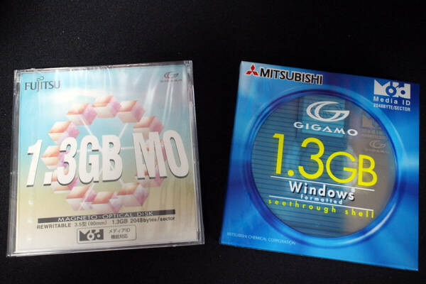 新品未開封 1.3GB MOディスク 2枚　FUJITSU、MITSUBISHI製　送料無料
