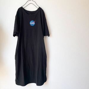 おしゃれRODEO CROWNSロデオクラウンズ ワイドボウル NASA AP11 TシャツワンピースApollo11号アポロ宇宙ナサ地球ブラック Mサイズ ブラック