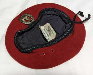 ドイツ連邦軍 ドイツ軍 ベレー帽 59cm 1991年製 ベレー 赤色 工兵 カーマイン 実物放出品 ベレー章 付 BW