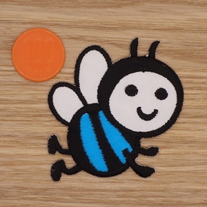 【Ｍサイズ】アイロンワッペン NO.1705 ハチ 蜂 可愛い ＢＥＥ はち アップリケ 【郵便定形】