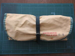  Toyota original [ tool bag * loaded tool ]..( wheel stop * plug socket * wrench * tire gauge * Driver etc. )..