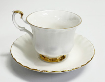 ROYAL ALBERT ロイヤルアルバート カップ＆ソーサー2客 箱 栞付き 白 ホワイト アイボリー 金縁 無地 シンプル 洋食器_画像4