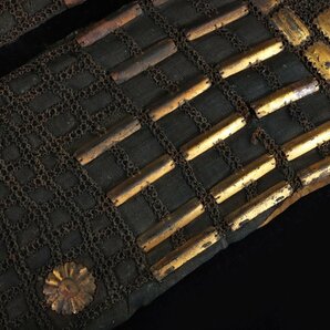 魁◆名家蔵出 うぶ品 本物保証 江戸初期期 古鉄地鎧甲冑金袖 古鉄地鎖古作時代の希少作の画像4