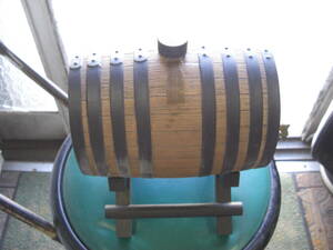 サントリーウイスキーローヤル　陶器の樽