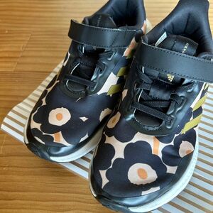 marimekko adidas ウニッコスニーカー　22，5 cm