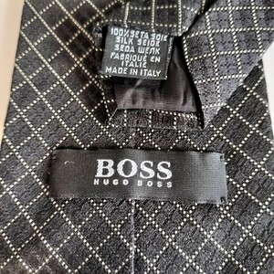 HUGO BOSS (ヒューゴボス)黒格子柄チェックネクタイ