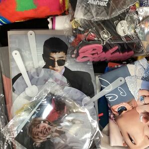 【同梱不可/現状】K-POP グッズ まとめ売り BIGBANG 他 ぬいぐるみ Tシャツ 缶バッジ 他の画像8
