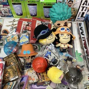 【同梱不可/現状】 ONE PIECE グッズ まとめ売り クリアファイル フィギュア アクリルスタンド 色紙 タオル 他の画像6