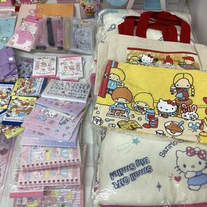 【同梱不可/現状】Sanrio サンリオ グッズ まとめ売り 壁掛け時計 ミニノート ミニバッグ キーホルダー 他の画像6