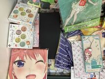 【同梱不可/現状】五等分の花嫁 グッズ まとめ売り フィギュア アクリルスタンド 缶バッジ ラバーストラップ 他 / ごとはな_画像9