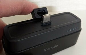 Mcdodo モバイルバッテリー 5000mAh USB-C端子付き PD 20W QC3 0 急速充電 USB-C入力ポート搭載 隠しスタンド付き 直挿式