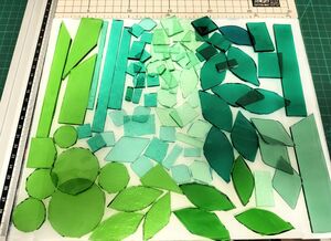 ガラス ステンドグラス 端材 ハンドメイド DIY グリーン