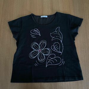 レディース　Tシャツ　黒　ビジュー　花柄