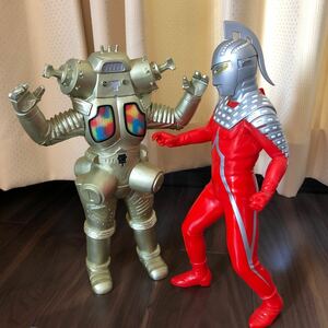 【単品出品※ウルトラセブンは付属しません】キングジョー ビッグサイズソフビ　バンプレスト　ウルトラ怪獣シリーズ フィギュア 