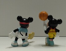 ディズニー ミッキーマウス フィギュア レトロ テニス バスケットボール 2体セット_画像2