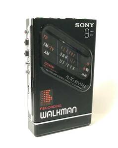 [極上美品][希少][美音][整備品] SONY ウォークマン WM-F203 電池ボックス付き (カセットテープ再生録音ラジオAM/FM) 