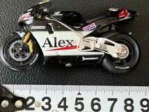 1/24スケール ホンダ オートバイ ミニカー MotoGP HONDA NSR500 Alex Barros #4 2001 ホンダ アレックスバロス HRC 完成品 チャンバー_画像9