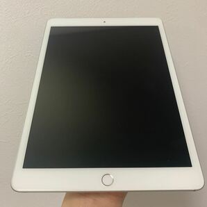 iPad 2019 第7世代 中古 シルバー SIMフリー j69の画像2