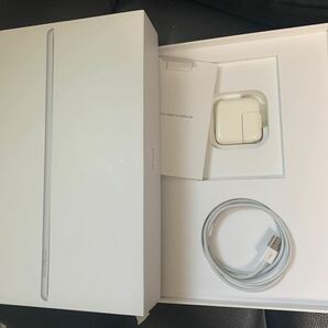 iPad 2019 第7世代 中古 シルバー SIMフリー j69の画像7