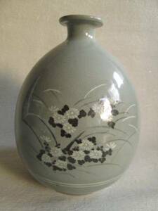 * ceramics and porcelain celadon? flower writing vase flower vase .* Korea?* including carriage 