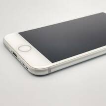 中古品 Apple アップル iPhone 7 32GB シルバー SIMロック解除済み SIMフリー 1円 から 売り切り_画像4