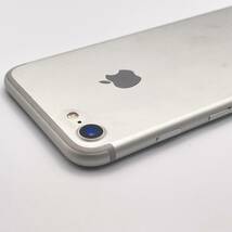 中古品 Apple アップル iPhone 7 32GB シルバー SIMロック解除済み SIMフリー 1円 から 売り切り_画像5
