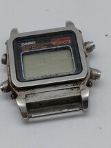 CASIO カシオ DW-1100 腕時計本体のみ デジタルクォーツ スクリューバック G-SHOCKの前身モデル ジャンク 不動品 _画像1