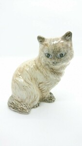 猫　置物　オブジェ 　磁器　銘入り　インテリア　ネコ　美術工芸品　磁器人形　動物　癒し系　キャット　美術　デッサン　モデル　　