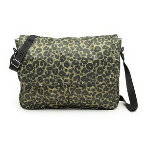 レスポートサック ショルダーバッグ LeSportsac 3243 D463 TRUE MESSENGER トゥルー メッセンジャー 斜めがけ ARMY CHEETAH チータ柄 新品