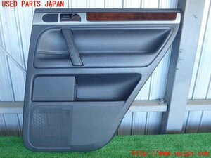 2UPJ-94051294]VW トゥアレグ(7LBHKS)右後ドア内張り 中古