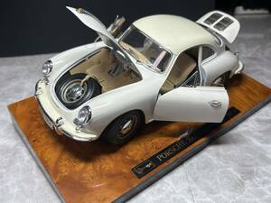 Bburago 1/18 PORSCHE 356B Coupe (1961)