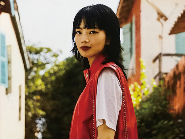 【送料込み・即決】小松菜奈｜切り抜き 8P｜VOGUE JAPAN 2023年 3月号 No.283｜小松菜奈がナビゲート。セネガル、ダカールの旅