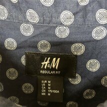 H&M エイチアンドエム メンズ 総柄 ボタンダウン 胸ポケット 半袖シャツ M 紺白_画像2