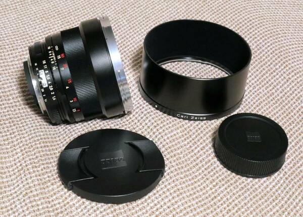 超貴重 未使用ほぼ新品 Carl Zeiss Planar T * 1.4/85 ZF