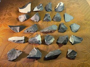 【神秘の端材】サヌカイト原石 （破組13）天然石　パワーストーン　教材　鉱石
