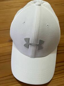 UNDER AMOUR ゴルフキャップ 美品 白 ホワイト アンダーアーマー 帽子 メッシュキャップ GOLF ゴルフウェア CAP