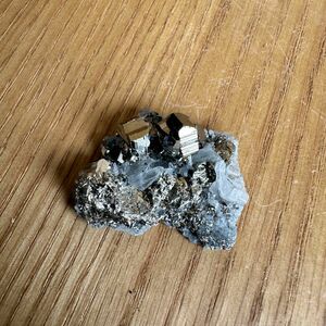 鉱物標本 黄鉄鉱 パイライト 中国産 18.8g 4cm x 3cm 天然石 原石 Pyrite 武石 枡石