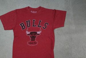 【古着 NBA BULLS Tシャツ赤S】バスケットボールシカゴブルズトレーニングランニングウォーキング 8066