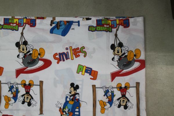 直送商品 Used Disney Mickeymouse イラストシーツ白 ディズニーミッキーマウスミニーマウス映画movieアニメリメイク生地 キャラクター Ceim Cl