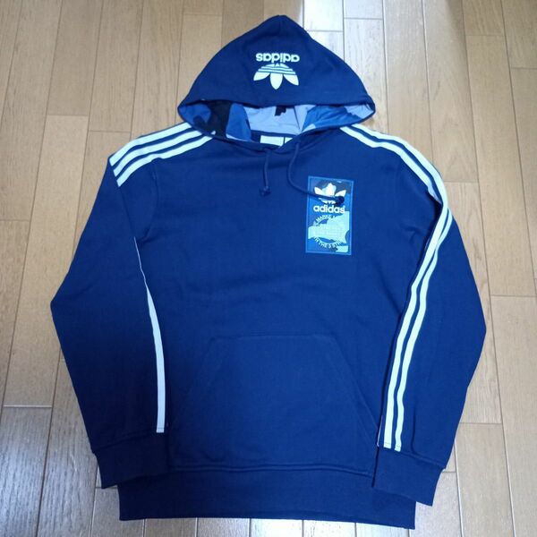 1027.. Adidas originals パーカー