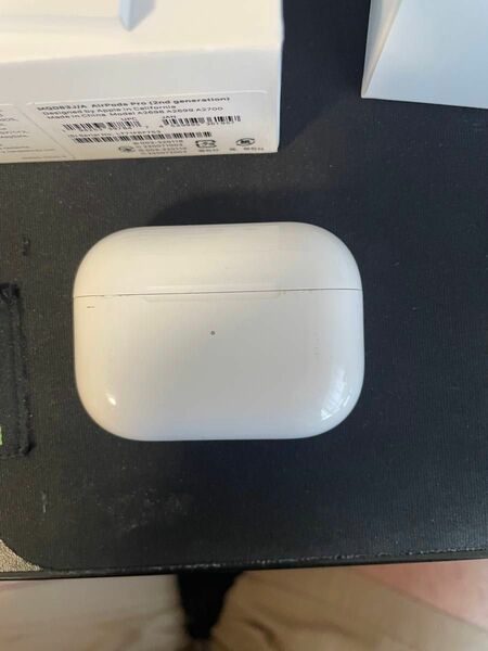 中古　ケースのみAirPods Pro（第2世代）MagSafe充電（Lightning）MQD83J/A