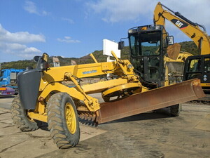 グレーダー Komatsu GD405A-3E0 2004 3,184h 一時de-registration書類Yes Air conditionerincluded