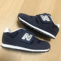 ニューバランス New Balance スニーカー 靴15cm男の子 子供　キッズ　15サイズ　センチ　紺色　a29 _画像1