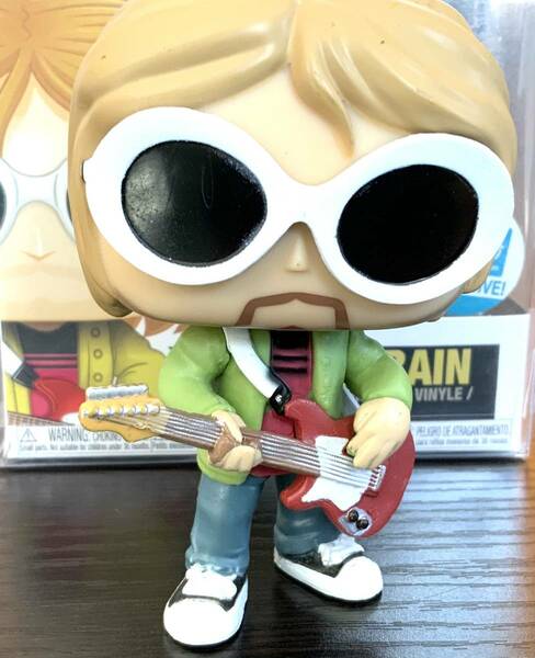 カートコバーン KURT COBAIN フィギュア 人形　サングラス　新品