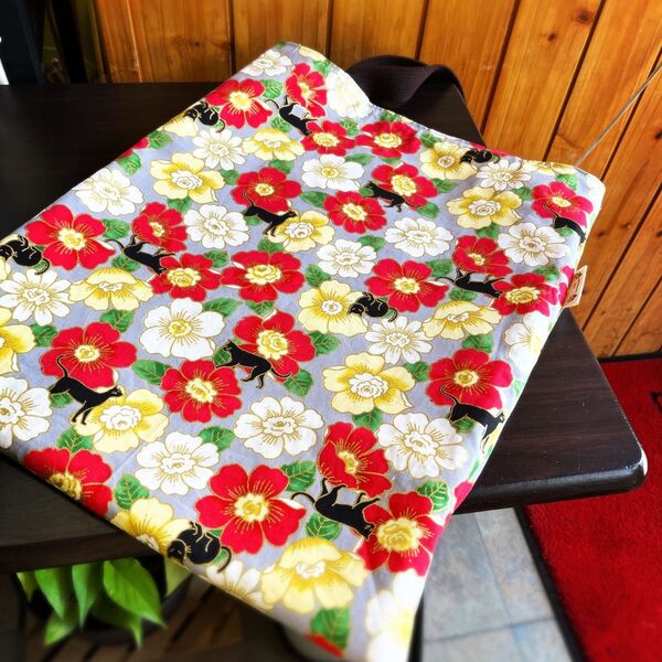 ハンドメイド トートバッグ 大きいぺたんこバッグ 黒猫ツバキ
