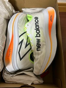 新品　ニューバランス FuelCell SuperComp Trainer v2 25.5cm