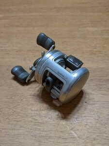 IY1754 SHIMANO CALCUTTA 100 リール/魚釣り/フィッシング/右ハンドル/ベイトリール/カルカッタ/シマノ 動作品 現状品