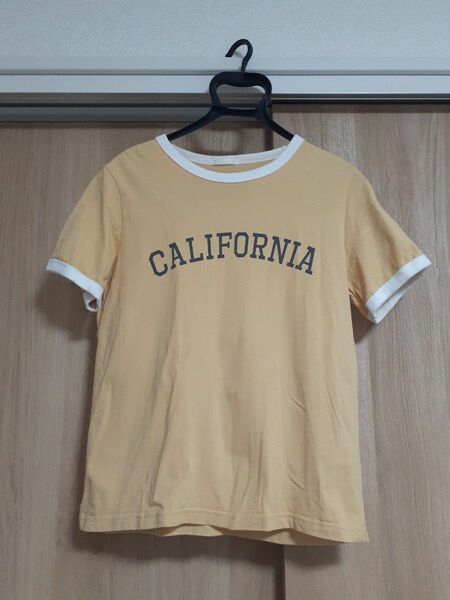 【処分価格】黄色　GU Tシャツ　Mサイズ