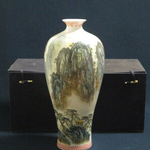 中国 景徳鎮製 色絵 壺の画像1